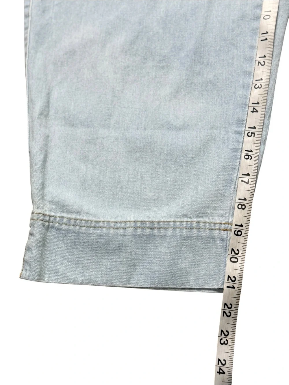 Liz Claiborne Classic Fit Light Wash Denim Capri Jeans Women’s 16 Cotton